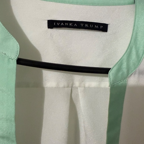 Ivanka Trump classy shrug cum top - Picture 2 of 3